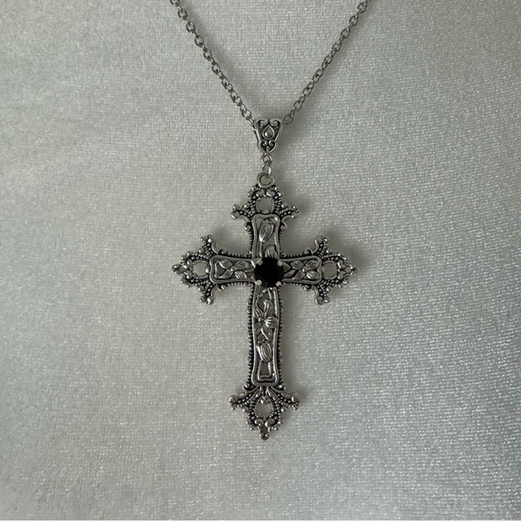 Elegant Silver Cross Pendant Necklace - Picture 2 of 5